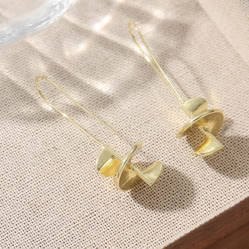 Elegant Gold Geometric Threader Earrings for Modern Women