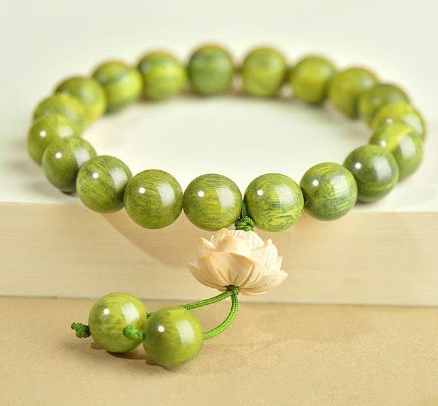 Exquisite Green Sandalwood Lotus Beaded Bracelet for Inner Peace