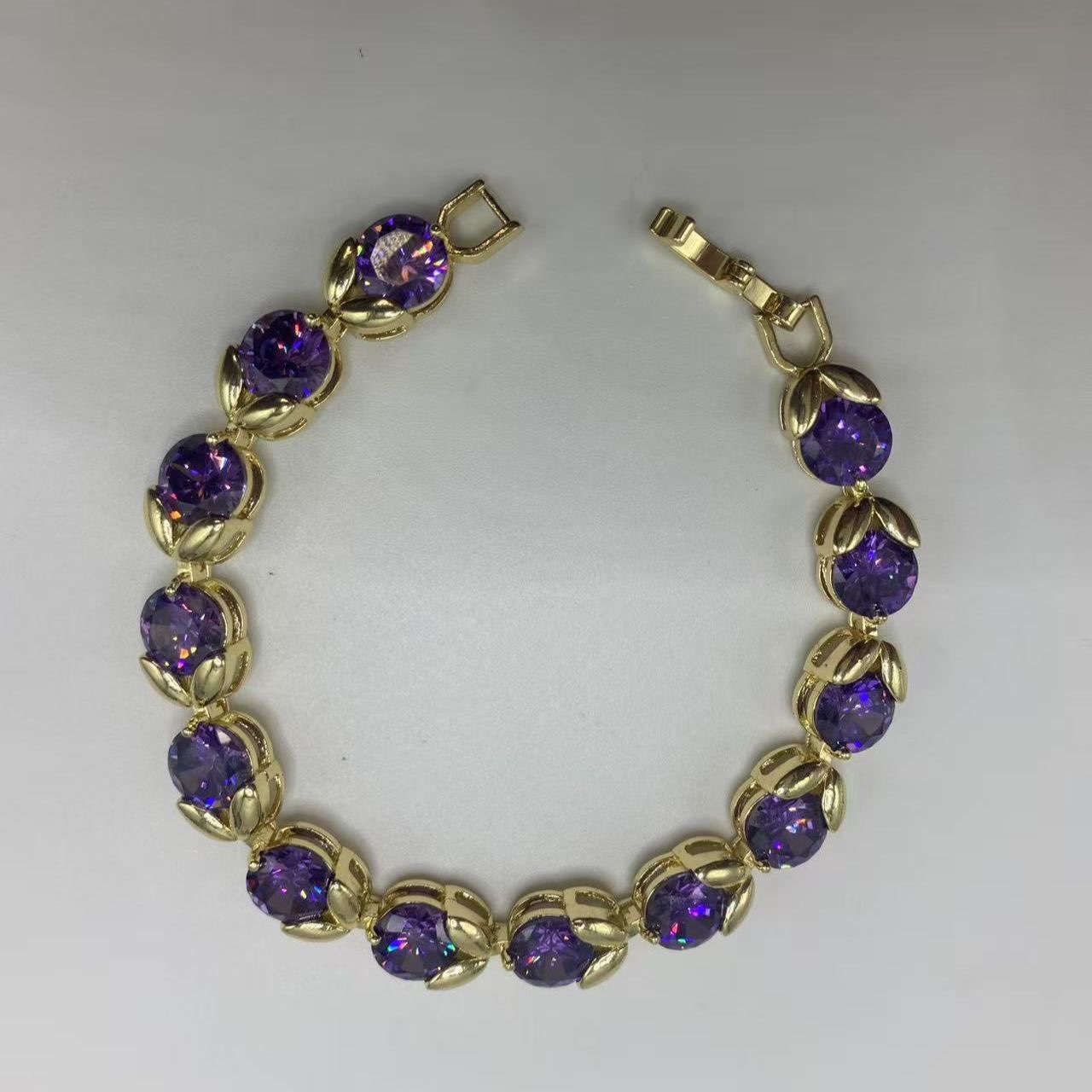 Elegant Tulip Bracelet - A Touch of Nature for Every Occasion