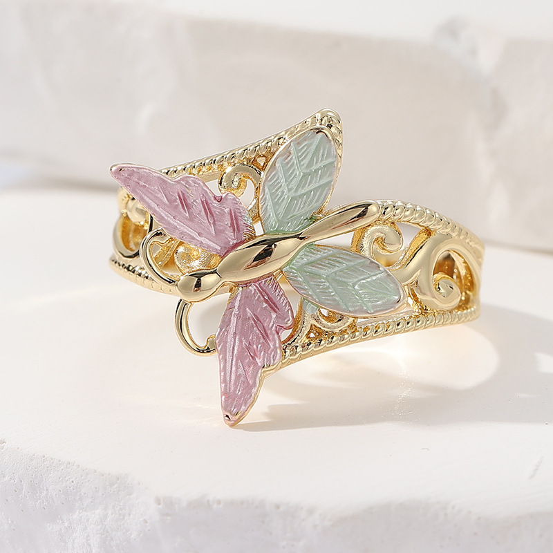 Elegant Vintage Dragonfly Leaf Ring - Gold Tone Botanical Jewelry