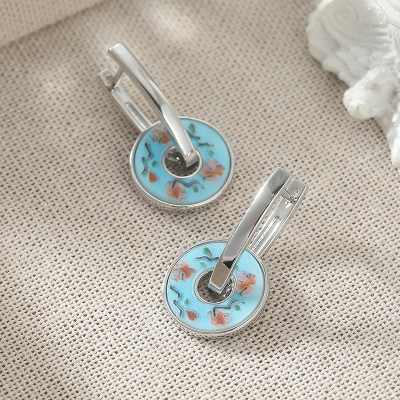Elegant Vintage Floral Disc Drop Earrings in Silver Tone